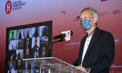 HKHS Chairman Walter Chan encouraged the students to face challenges with a flexible attitude and contribute to the community with their talents.